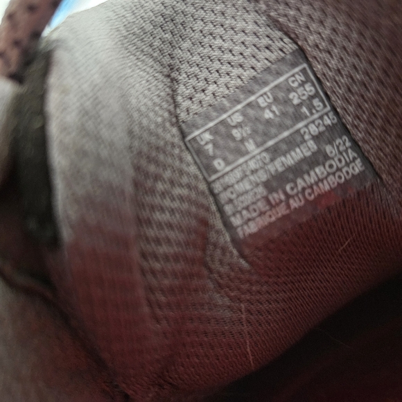 Clarks Stylish Black and Gray Sneakers. Woman's Size 9.5, used - Picture 6 of 6